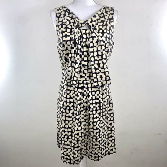 TRINA TURK Tie‎ Collar Dress Size 4 Grey Cream Pleated Classic Button Print - Picture 1 of 6